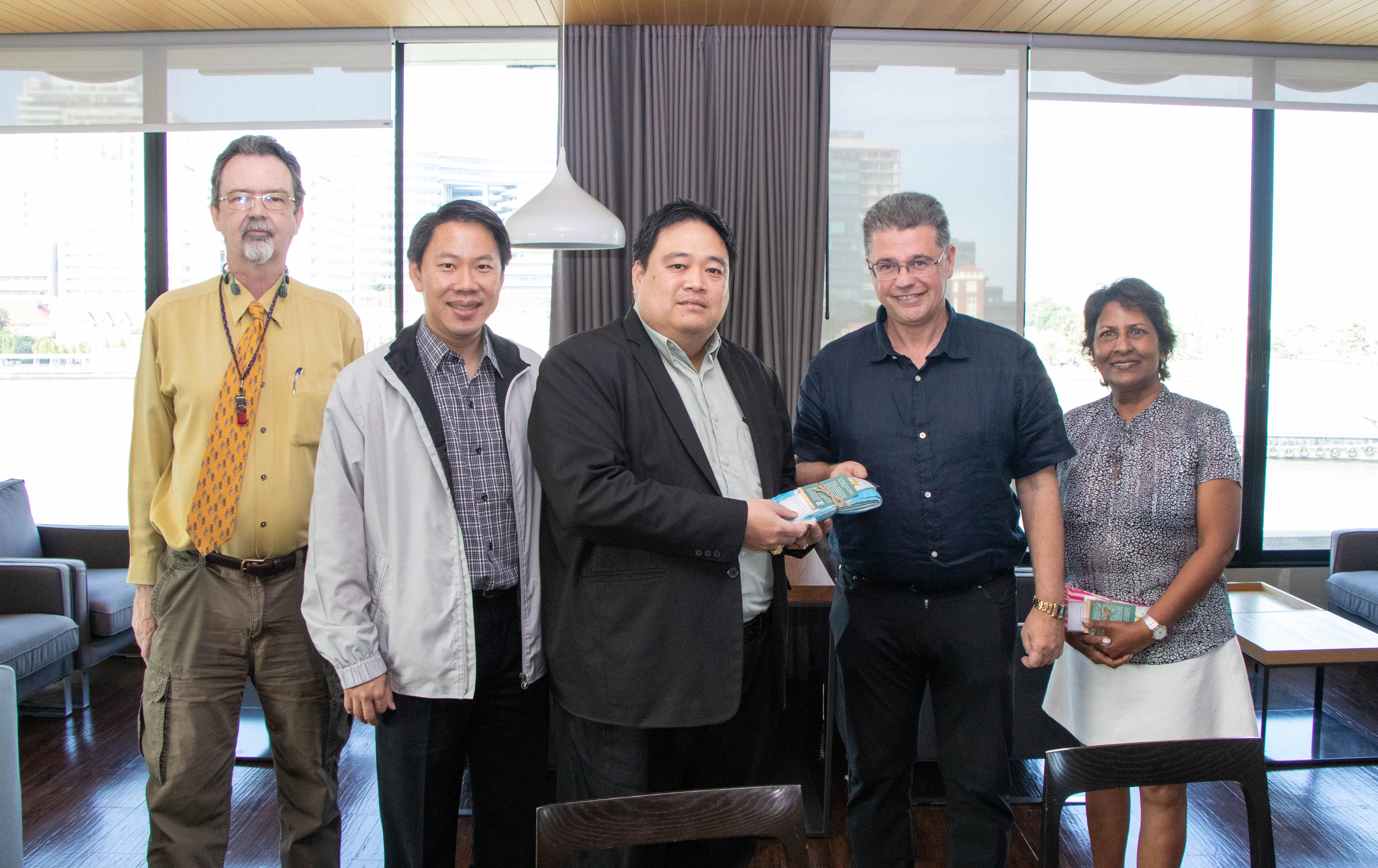 คณะเศรษฐศาสตร์ มหาวิทยาลัยธรรมศาสตร์ ต้อนรับผู้มาเยือนจาก IAE School of ...